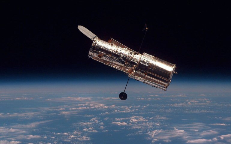 Hubble celebra 35 anos de operação com nova IMAGEM impressionante da Galáxia do Sombrero