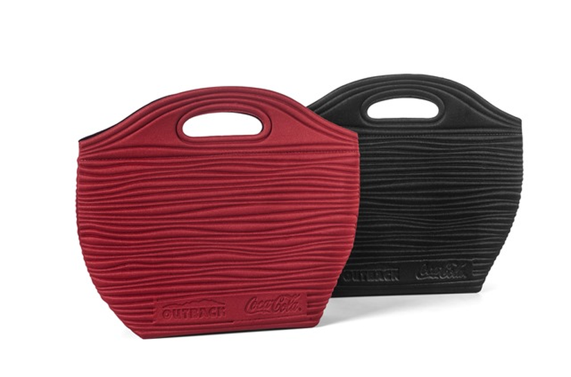 Outback e Coca-Cola presenteiam mães com bolsa térmica personalizada