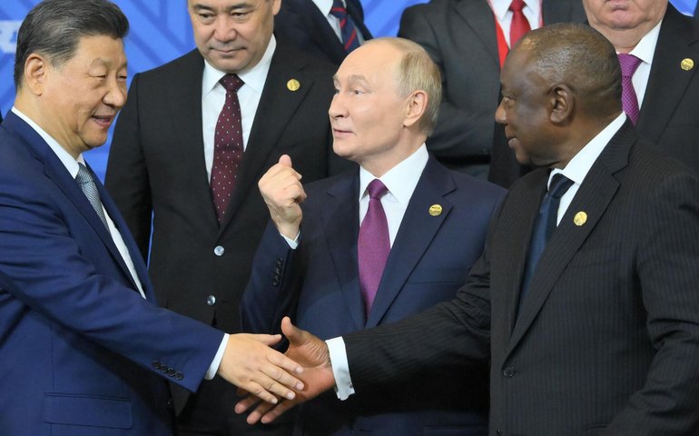 Temor dos EUA: moeda do BRICS deverá ter diferencial frente ao dólar