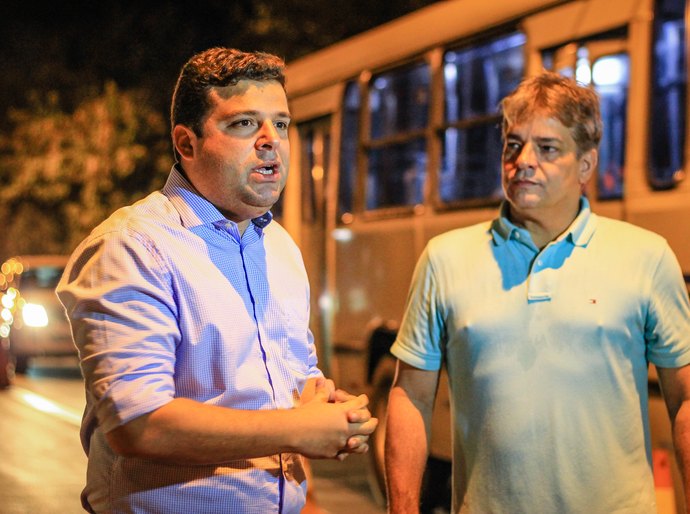 Marcelo Palmeira vistoria obras executadas pela Seinfra na Fernandes Lima