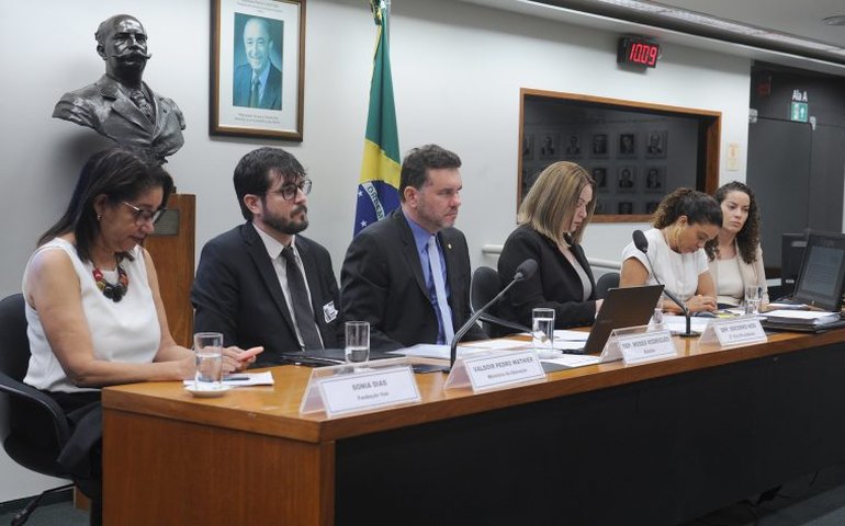 Ministério da Educação pede cautela na definição da meta de ensino integral no PNE