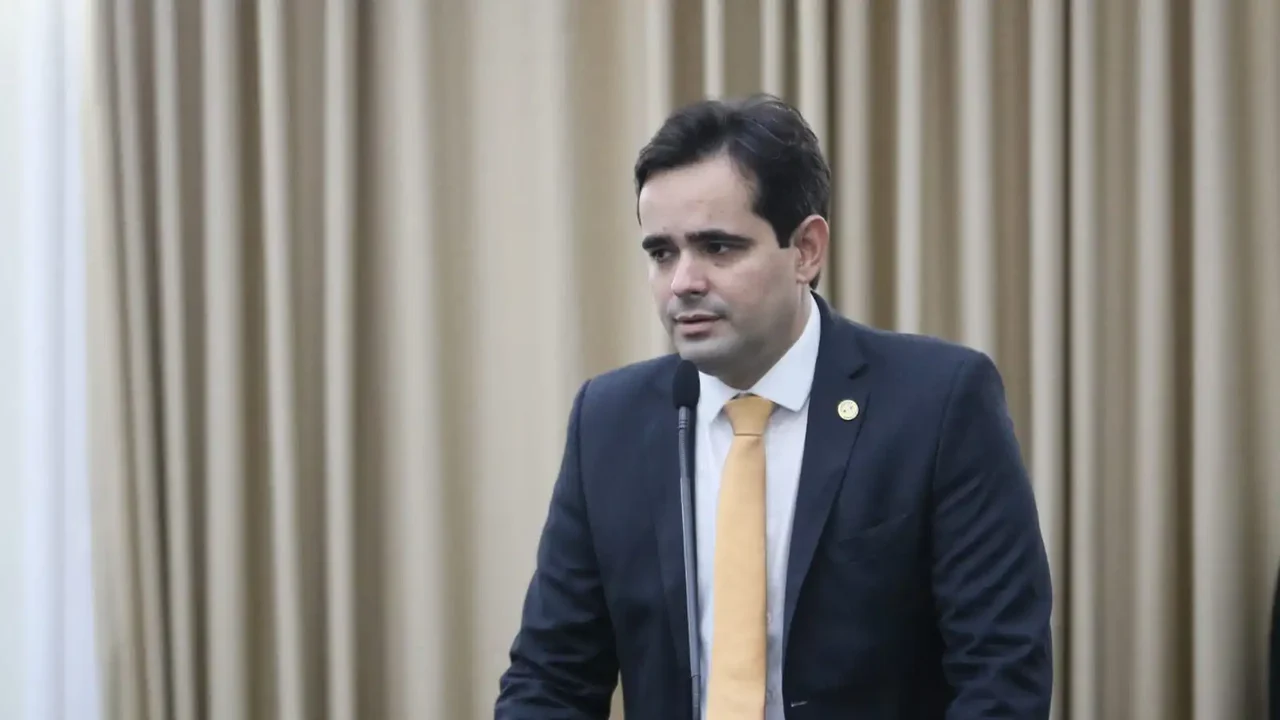 Demissão de profissionais em UPA de Maceió faz deputado ganhar espaço que era do colega de ALE