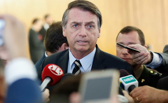 Após ataques à imprensa, Bolsonaro afirmou que não irá renunciar ao cargo