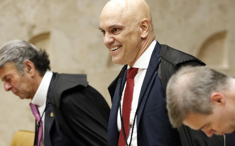 'Brasil é soberano e sempre saberá defender sua democracia', afirma Moraes em solenidade no TSE