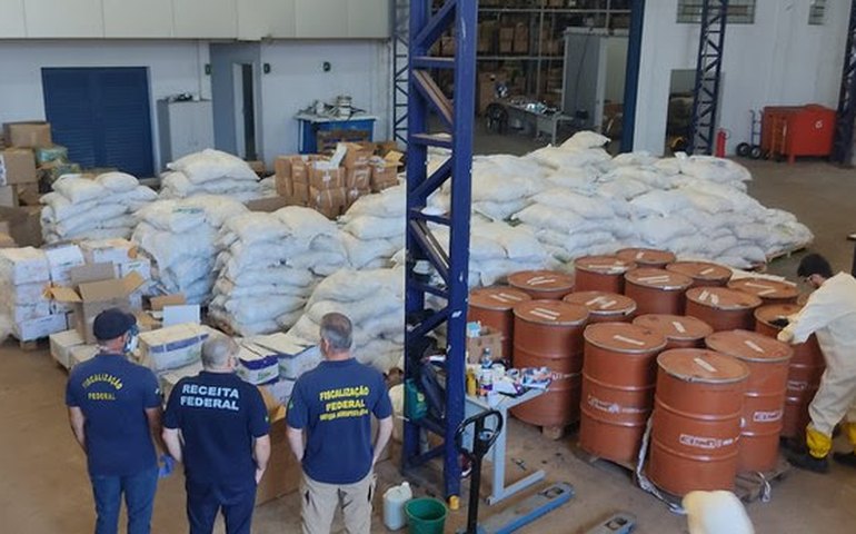 Cerca de 35 toneladas de agrotóxicos ilegais são incinerados no Mato Grosso do Sul