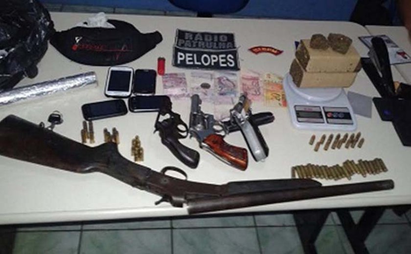 Ação da PM detém seis e apreende quatro armas de fogo em Penedo