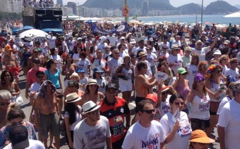 Com grandes e pequenos blocos, domingo foi de carnaval no Rio