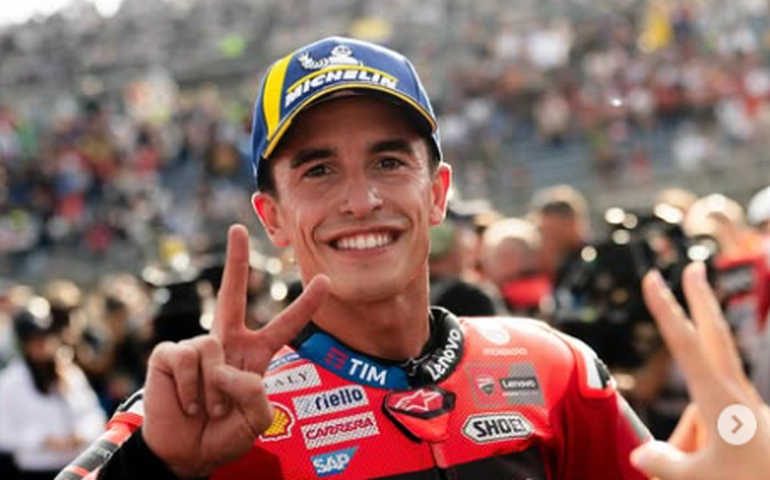 Marc Márquez supera traumas, conquista a MotoGP pela 7ª vez e iguala Valentino Rossi