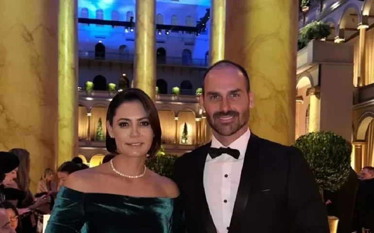 Após visita a Bolsonaro, Flávio busca diálogo com Michelle para superar atritos no grupo