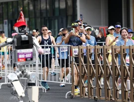 Robô humanoide conquista a vitória em Pequim, batendo o recorde mundial humano da meia maratona
