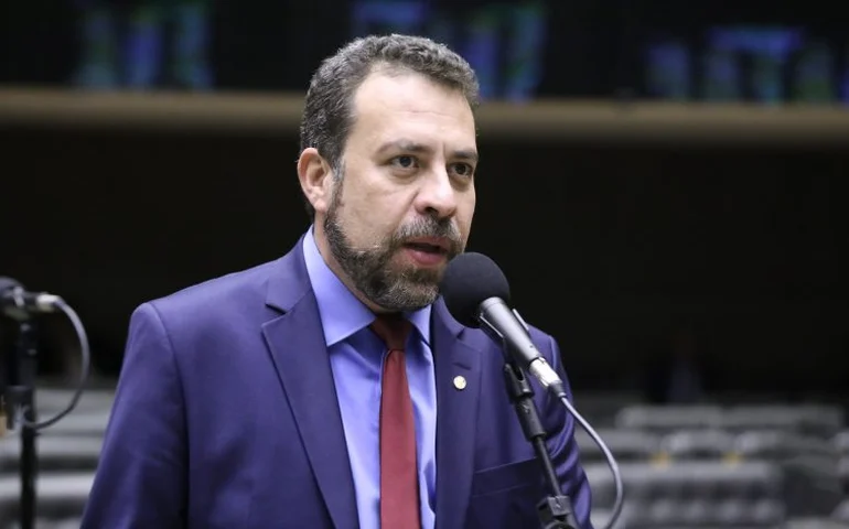 Após anúncio como ministro, Boulos diz que sua principal missão será 'colocar o governo na rua'