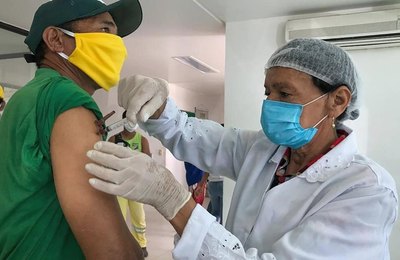 Servidores municipais de Murici são imunizados contra gripe H1N1 em vacinação para reabertura gradual