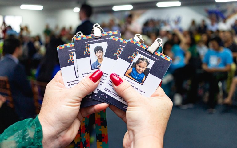 Em um ano, Governo de Alagoas emite mais de 2 mil carteiras para autistas