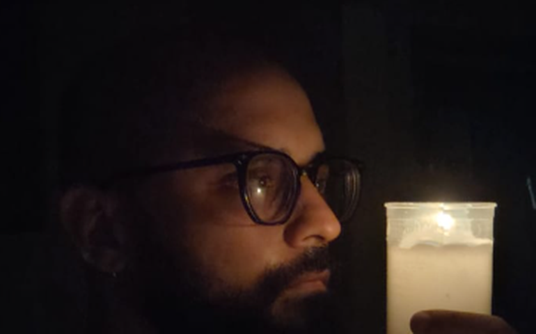 Ensaio aberto: jornalista Jamerson Soares une literatura e teatro em peça solo em Maceió