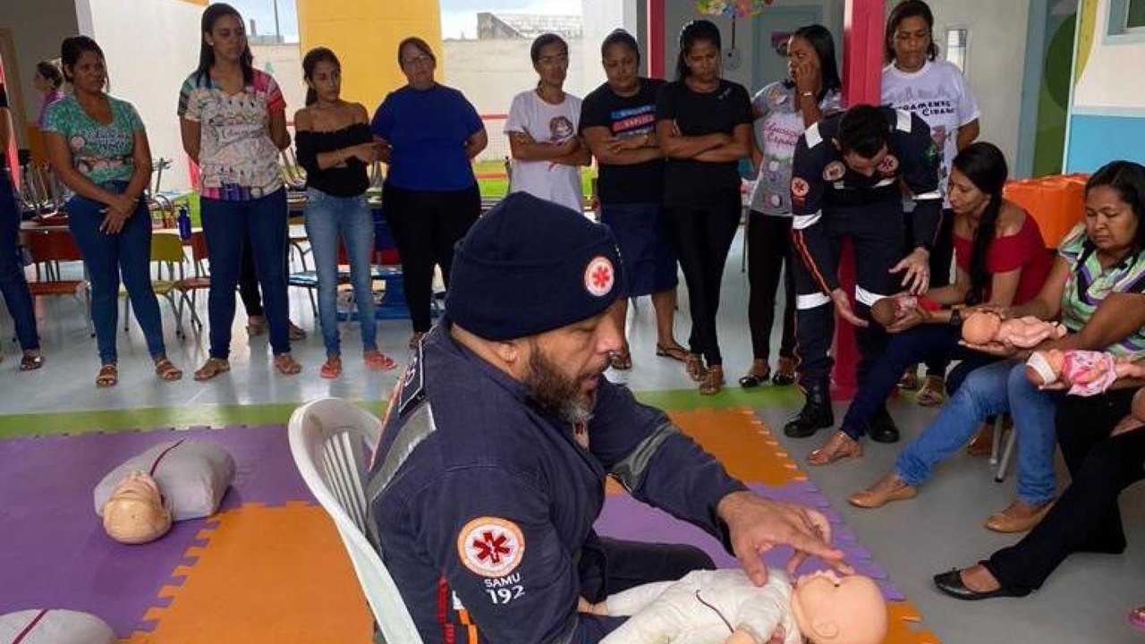 Profissionais da Creche Cria de São Miguel dos Campos são treinados com técnicas de primeiros socorros
