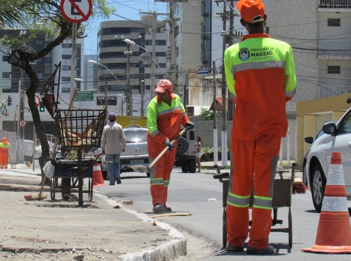 Ponta da Terra e Santos Dumont recebem mutirão de limpeza
