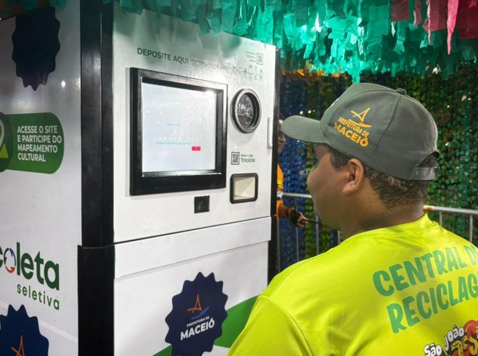 Dispositivo que aceita materiais recicláveis é apresentado ao público do São João Massayó