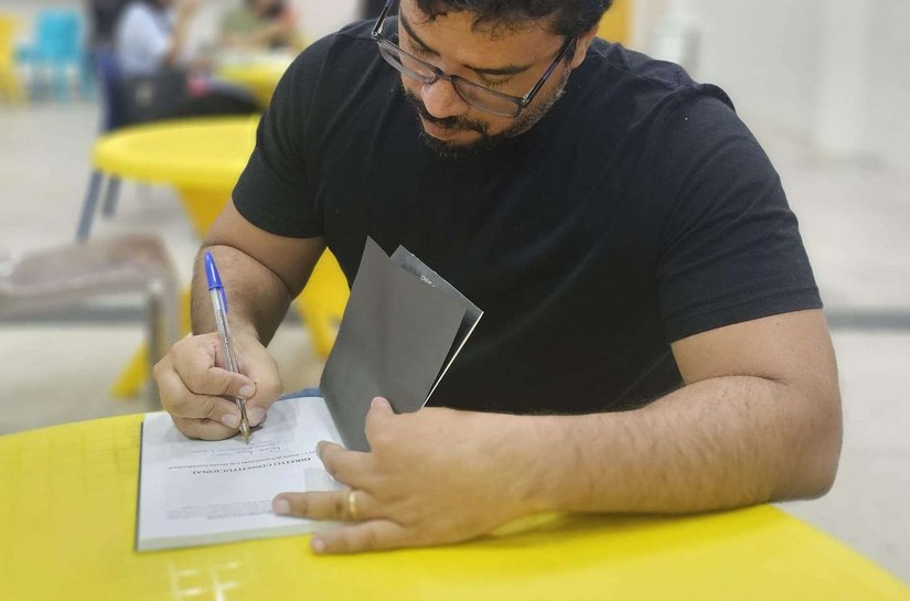 Professor universitário de Alagoas lança livro de Direito Constitucional