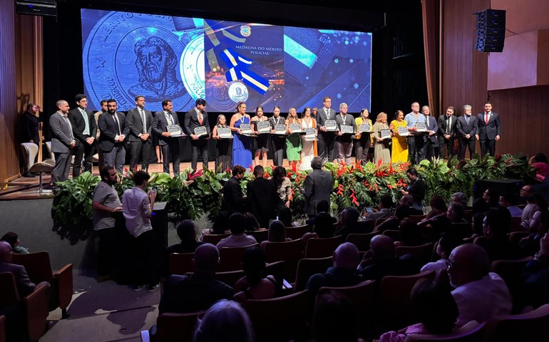 Gratidão e emoção marcam a entrega de medalhas em homenagens realizadas pela Polícia Civil