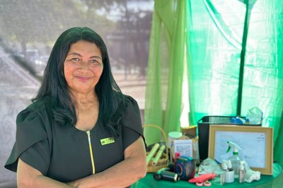 Ex-aluna do Senac Alagoas transforma praça pública em estúdio de massagem