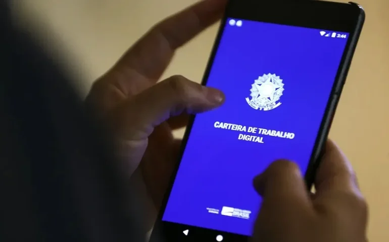 Ex-funcionária obtém rescisão indireta do contrato de trabalho por exposição em grupo de mensagens