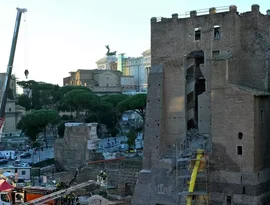 Torre parcialmente desabada em Roma é símbolo de poder papal