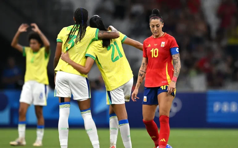 Famosos 'devolvem' desdém de jogadora espanhola após vitória do Brasil no futebol das Olimpíadas 