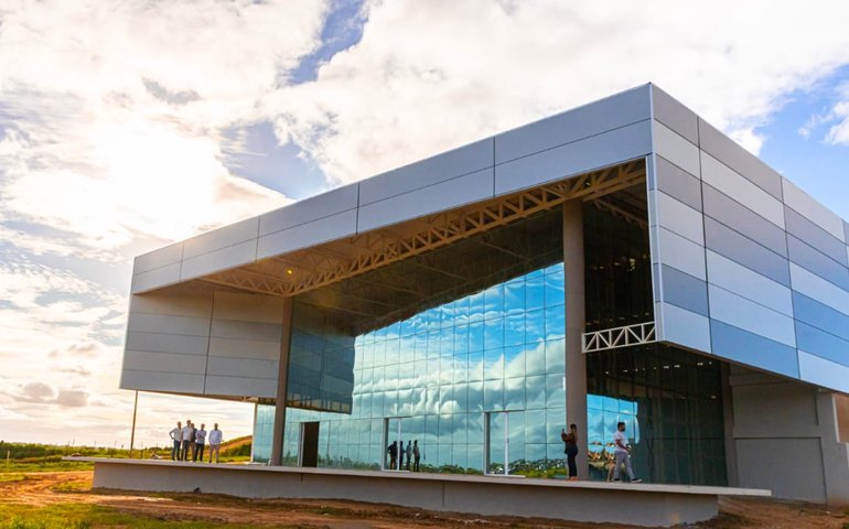 Prefeito Luciano autoriza pavimentação das obras do estacionamento do Teatro Municipal e do Centro de Convenções de Arapiraca