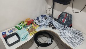 Homem é flagrado furtando mais de trinta facas e outros itens de supermercado em Aracaju