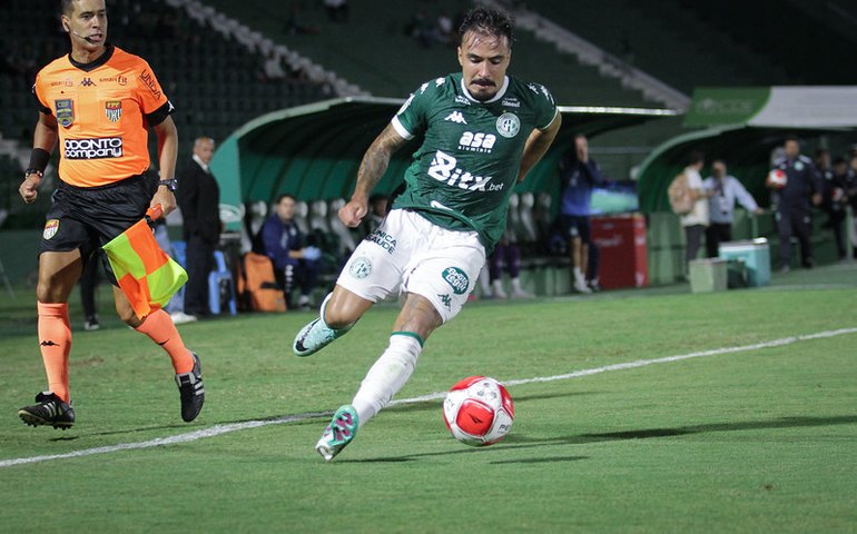 Guarani confirma venda do atacante Derek para o Atlético-GO