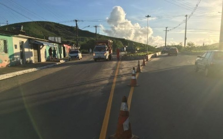 Governador assina ordem de serviço para recuperação da AL-105, em São Luis do Quitunde