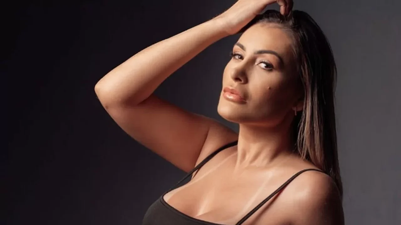 Andressa Urach se recupera de 50ª cirurgia; relembre alguns procedimentos, como retirada de costela e bifurcação da língua