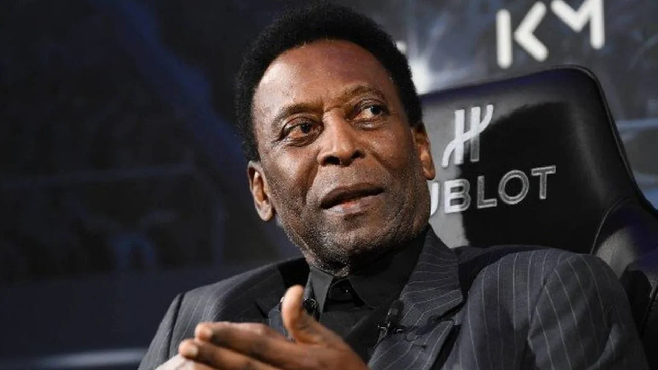 Após resultado negativo de DNA, mulher que se diz filha de Pelé pede exumação do corpo