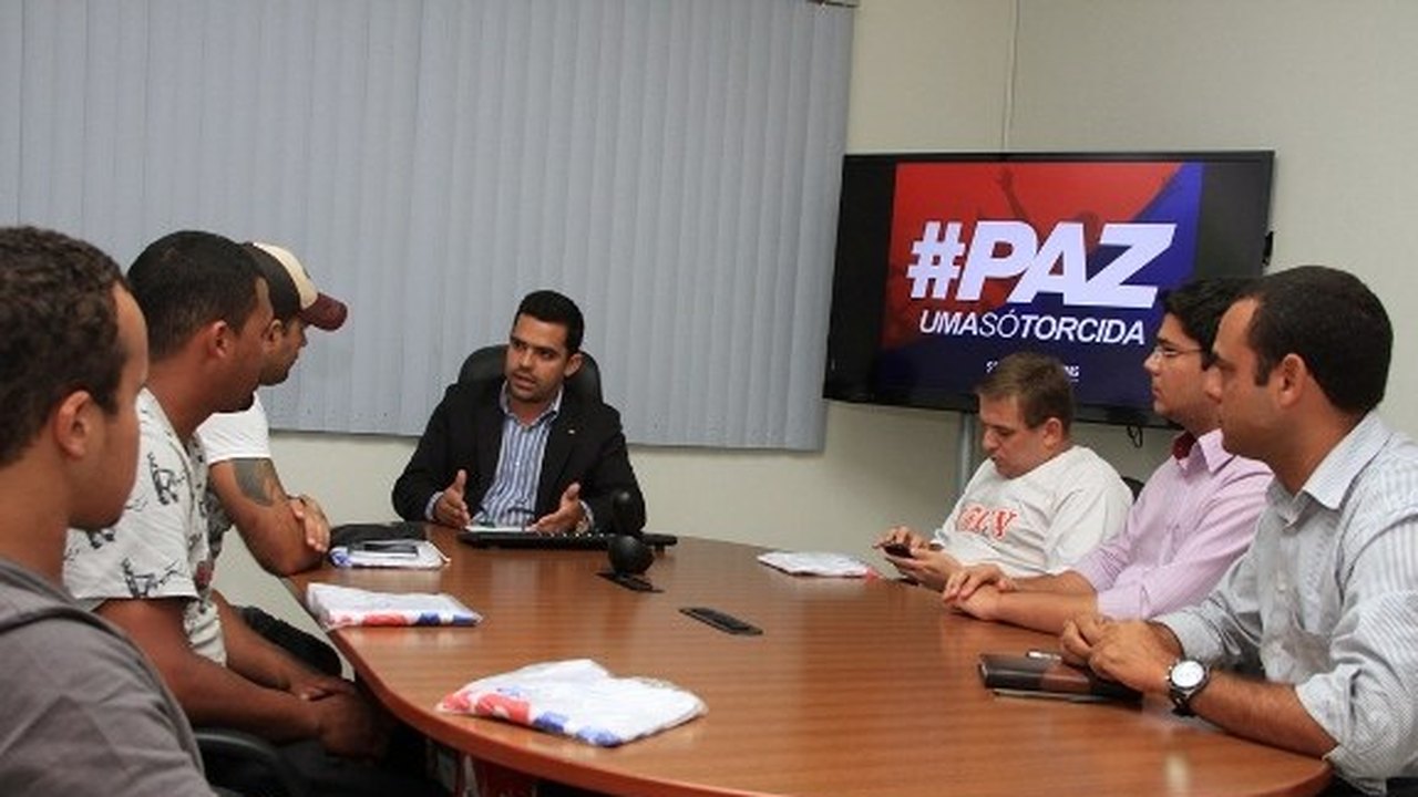 Secretaria discute paz nos estádios com representantes de torcidas