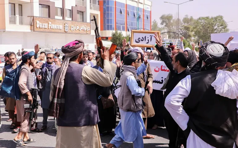Taleban diz ter matado soldados do Paquistão