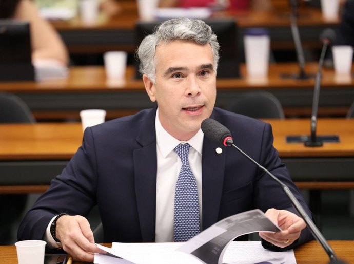 “Quem tem que definir o que fazer nos seus dias de descanso é o trabalhador, e não um político”, declarou Rafael Brito ao defender o fim da escala 6x1