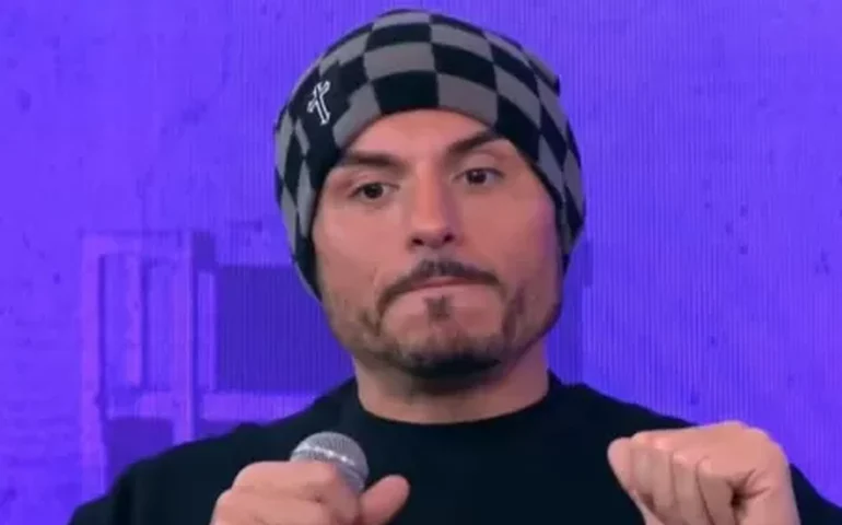 Humorista Carlos Mendigo fala pela primeira vez após prisão: 'Quero conviver com o meu filho'