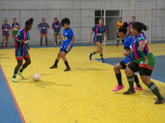 Campeonatos de Futsal da Prefeitura de Santana movimentam desportistas a cada rodada