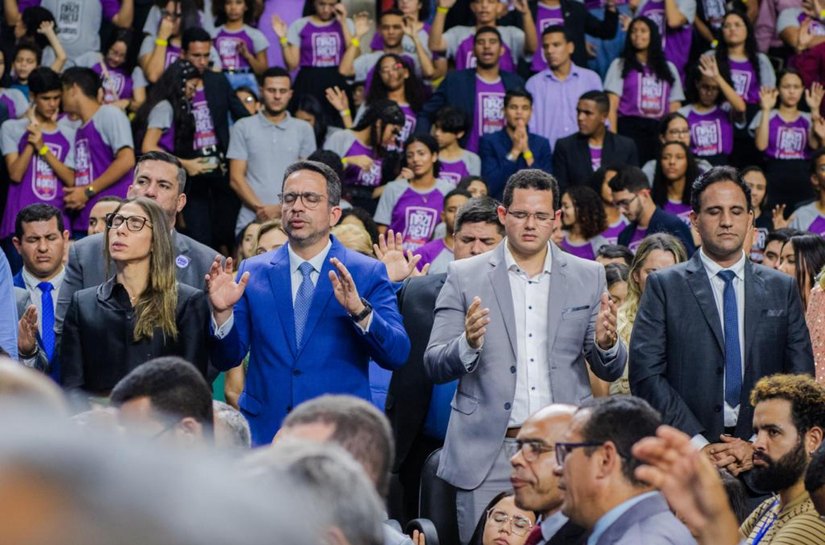 Governador Paulo Dantas doa ambulância para Assembleia de Deus