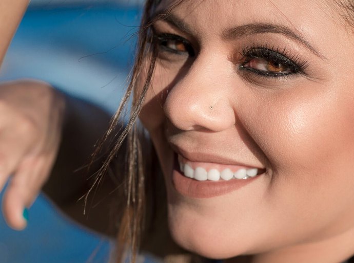 Mar de Harmonias: Lara Melo volta aos palcos com espetáculo que traz à cena universo de Chico Elpídio