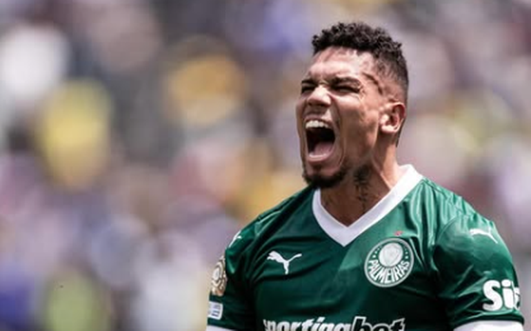 Paulinho volta a treinar no Palmeiras e está à disposição para duelo com o Chelsea