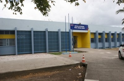 Estado entrega escolas reformadas em Penedo