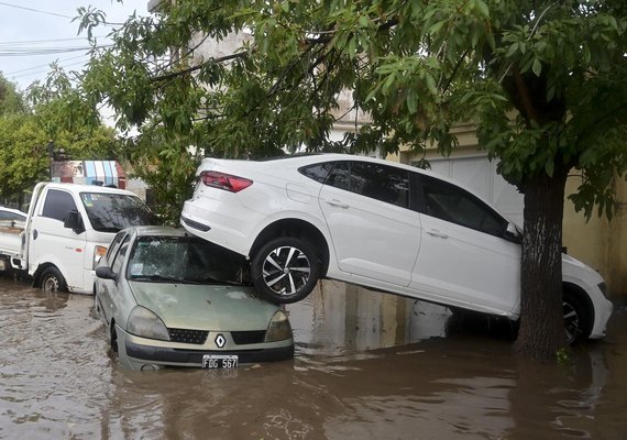 Argentina decreta 3 dias de luto por vítimas de enchentes no país; Brasil expressa solidariedade