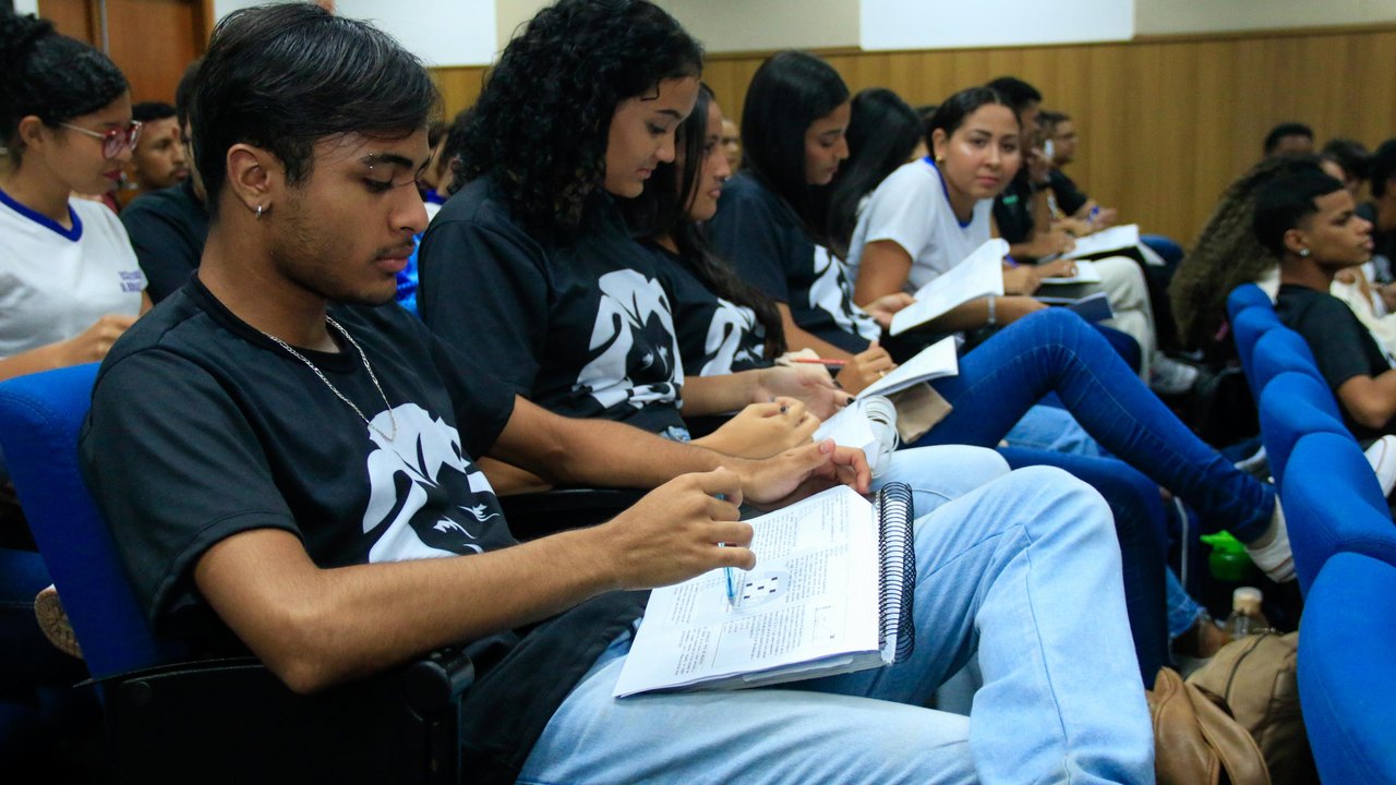 Entrega de escolas, aulão do Enem e aplicação da prova do Vem que dá Tempo integram ações da Seduc no Sertão