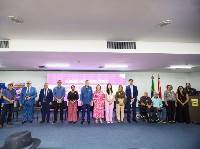 Governo formaliza apoio a 13 instituições de longa permanência e lança política estadual à pessoa idosa