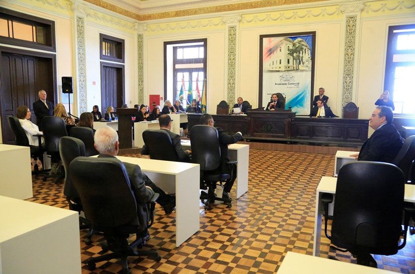 Câmara busca intermediar solução para impasse entre servidores e Executivo