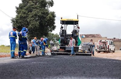 Desenvolvimento: Ruas do Bairro Belo Horizonte começam a receber a pavimentação asfáltica
