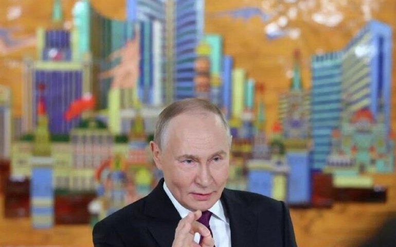 Equilíbrio de poder global está mudando com novos centros, afirma Putin
