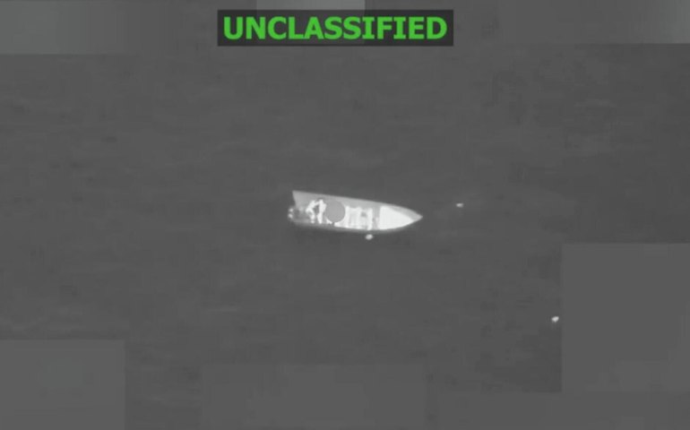 Estados Unidos atacam embarcação no Pacífico e deixam dois suspeitos mortos