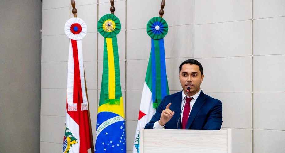 Vereador David do Emprego propõe projeto de lei para limitar uso de caixas de som nas praias e ônibus de Maceió